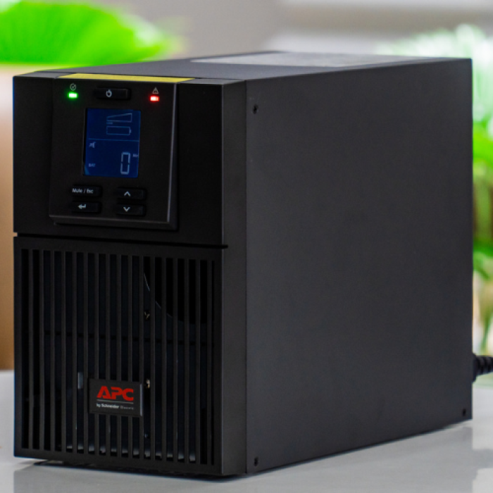 APC Easy UPS SRV SRV1KA UPS CA 110/115/120 V 800